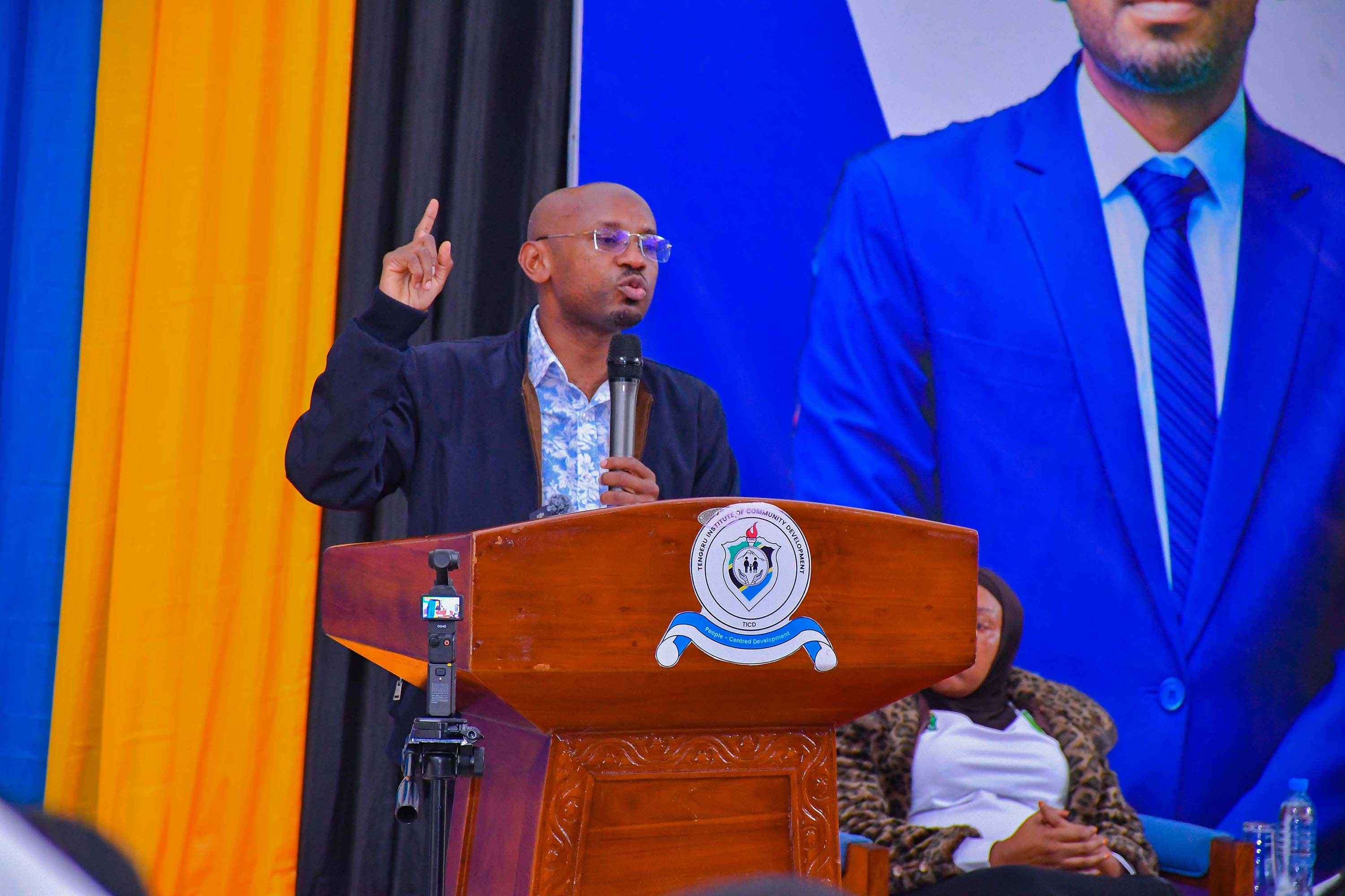 DC MWINYI, DED MAKWINYA WAIMWAGIA SIFA TICD